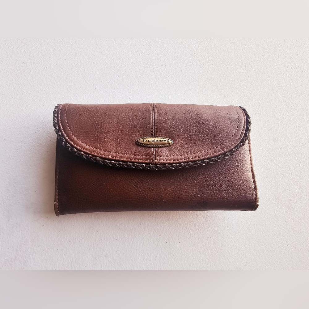 Classic 1990s brown leather wallet Liz Claiborne, many pockets see pictures
